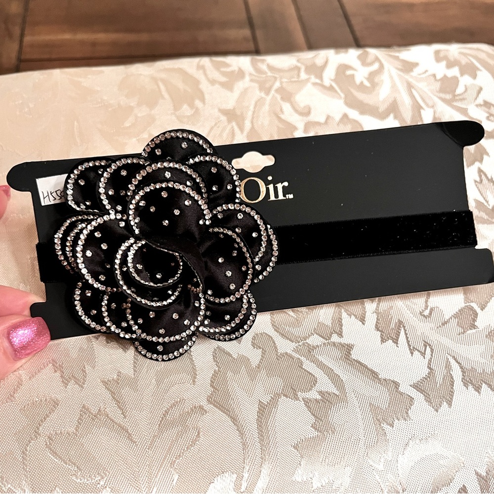 2/$25 New~nOir Pretty Flower Choker